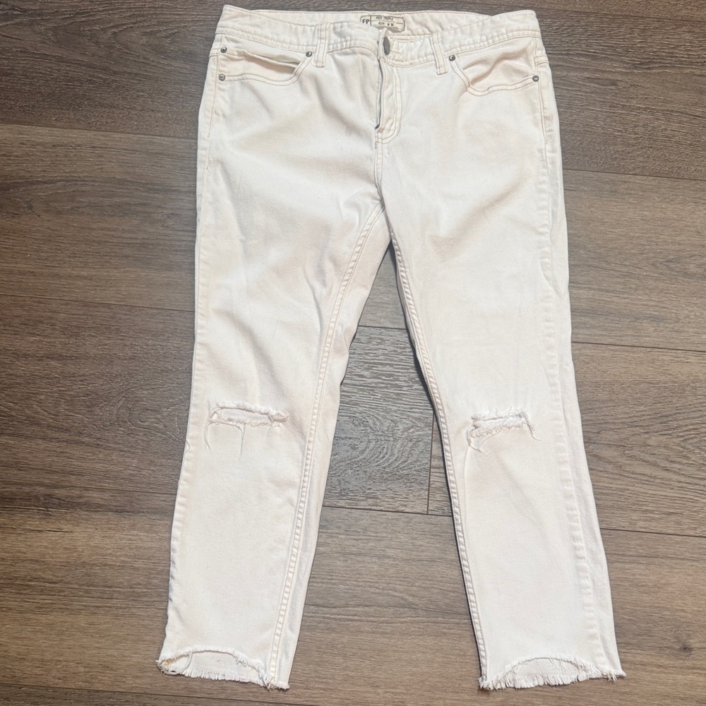 Free People Off-White Distressed Cropped Ankle Jeans size 30